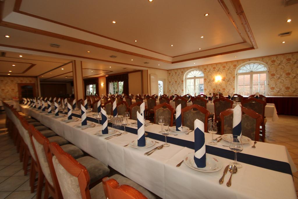 Hotel -Winterfelder Hof Apenburg-Winterfeld ภายนอก รูปภาพ